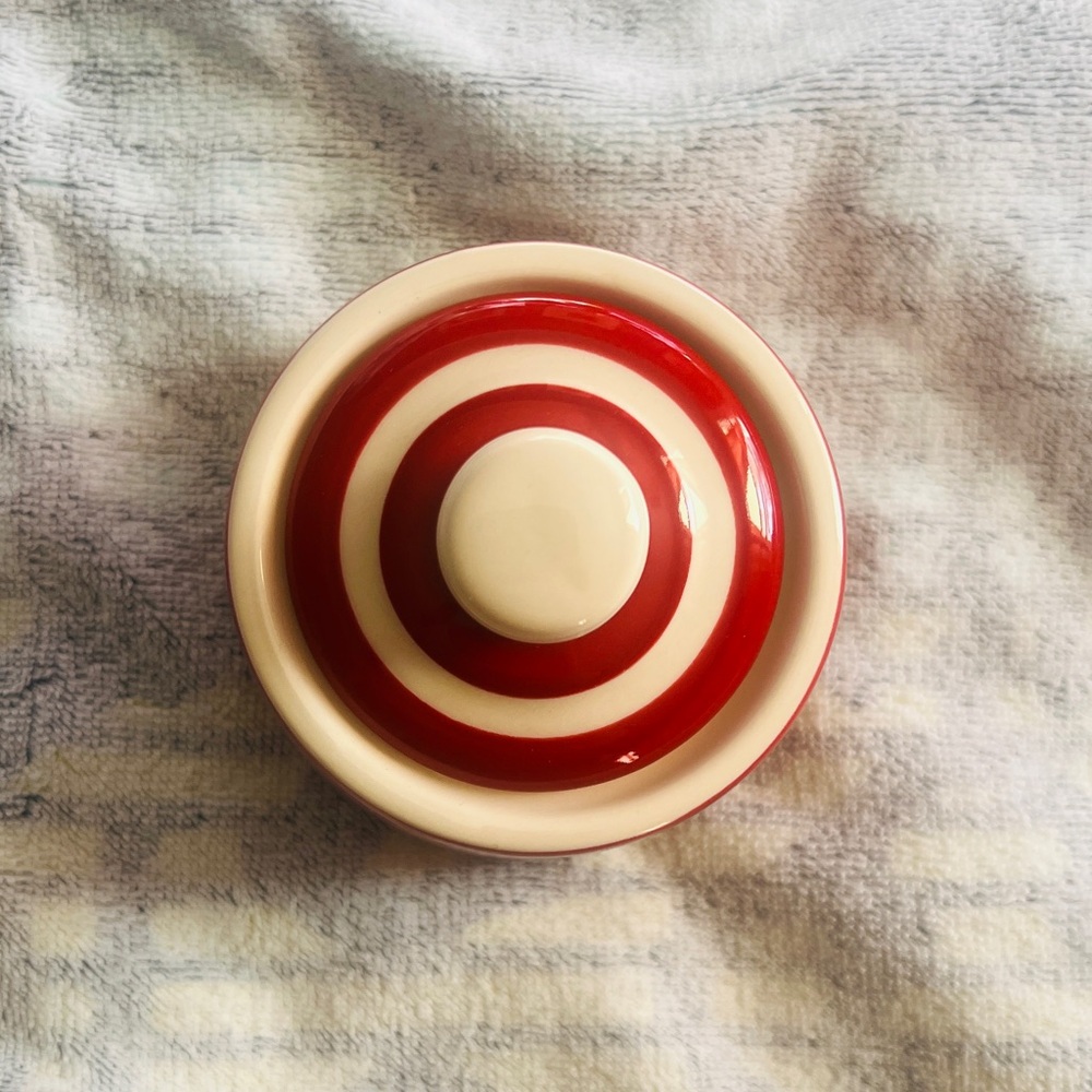 Cornishware red/cream sugar bowl Like New - Picture 2 of 4